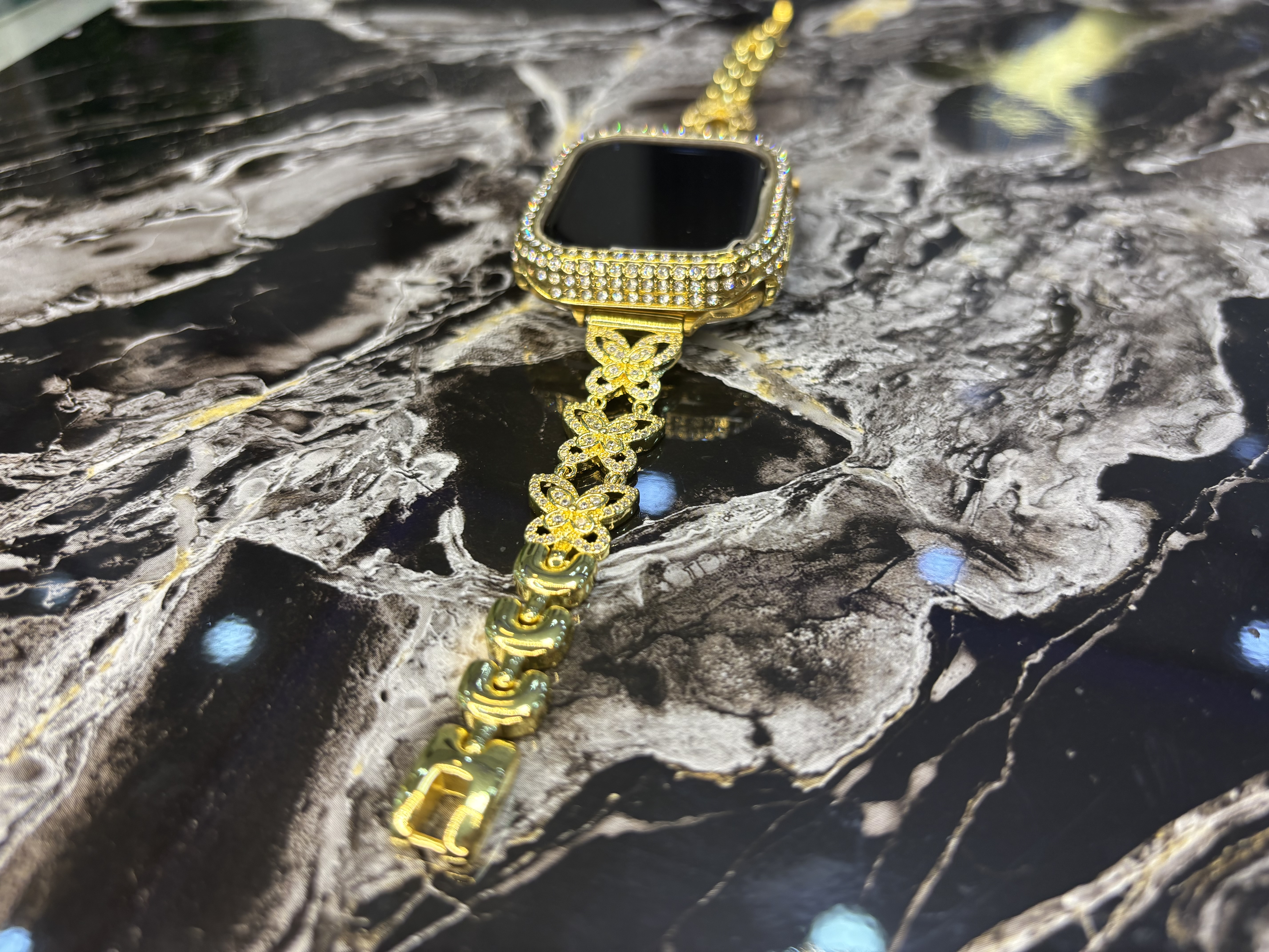 ساعت هوشمند بند پروانه ای سه پروانه