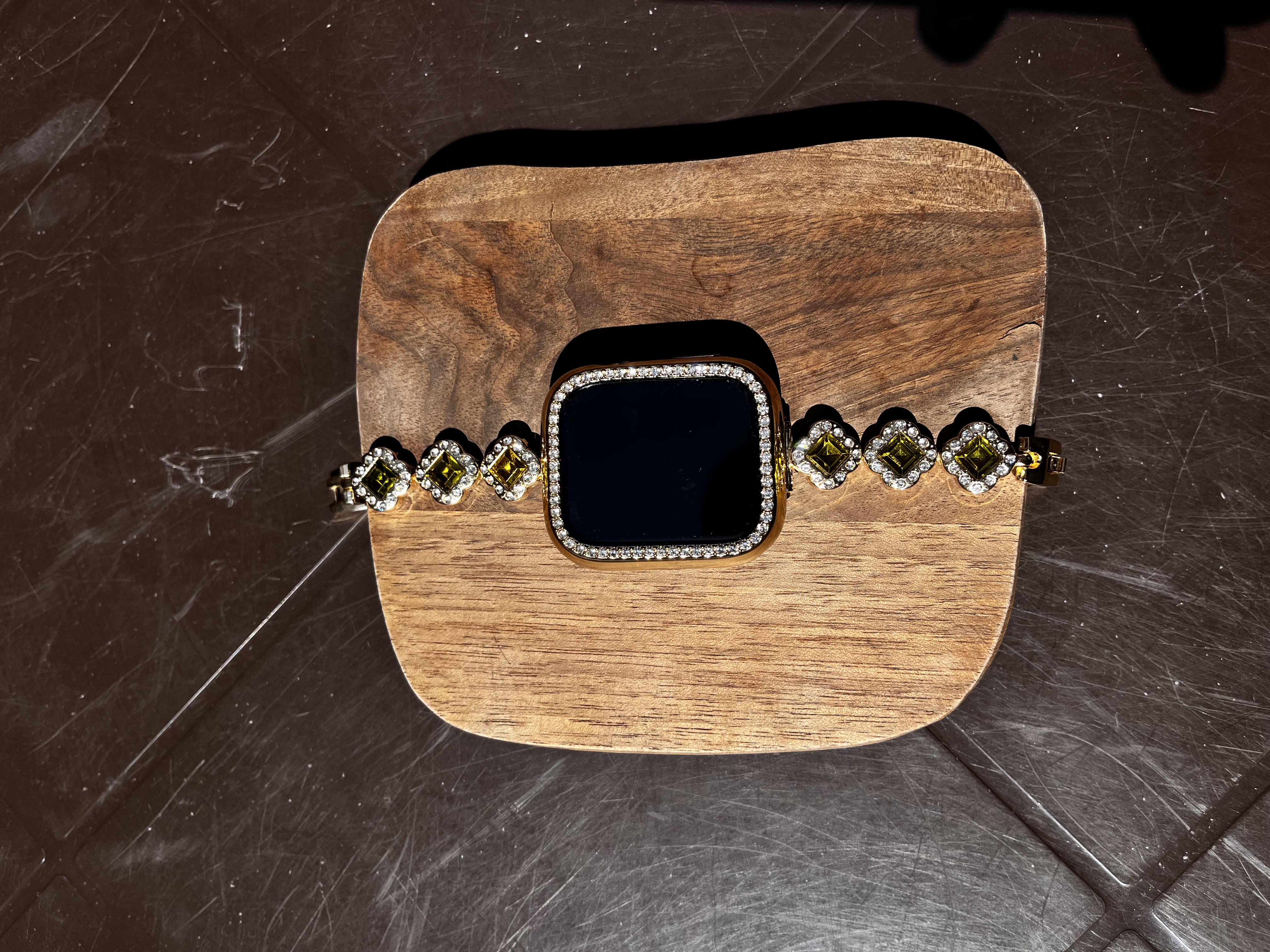 ساعت هوشمند طرح فندی طلایی+۳بند